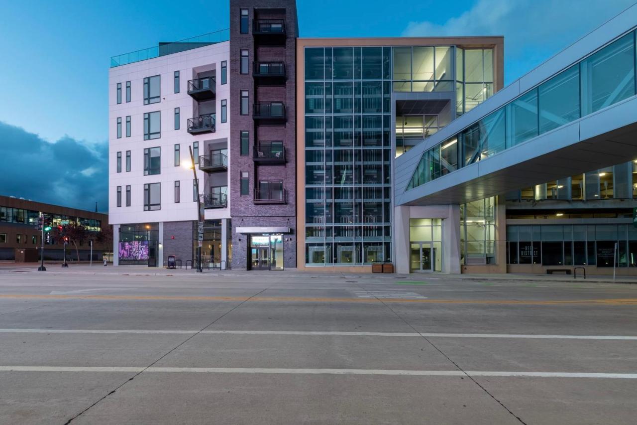 Modern 1Br Apt With Skywalk To Fiserv, Rooftop, And Parking Milwaukee Exteriér fotografie