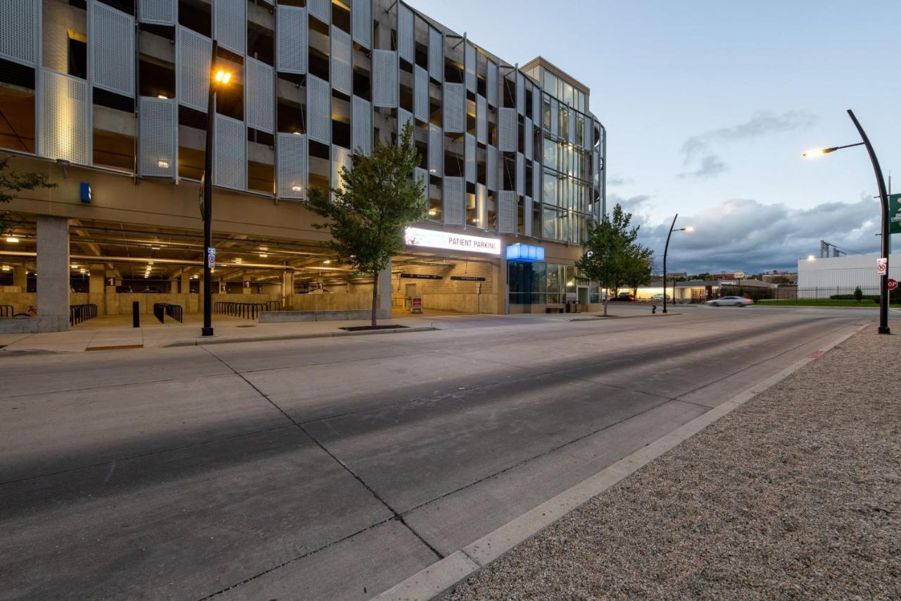 Modern 1Br Apt With Skywalk To Fiserv, Rooftop, And Parking Milwaukee Exteriér fotografie